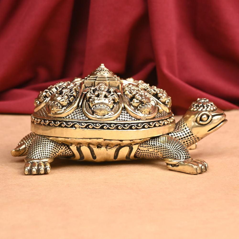 Asthalaxmi & Yantram on Vastu Kurma Ashtadhatu ldol