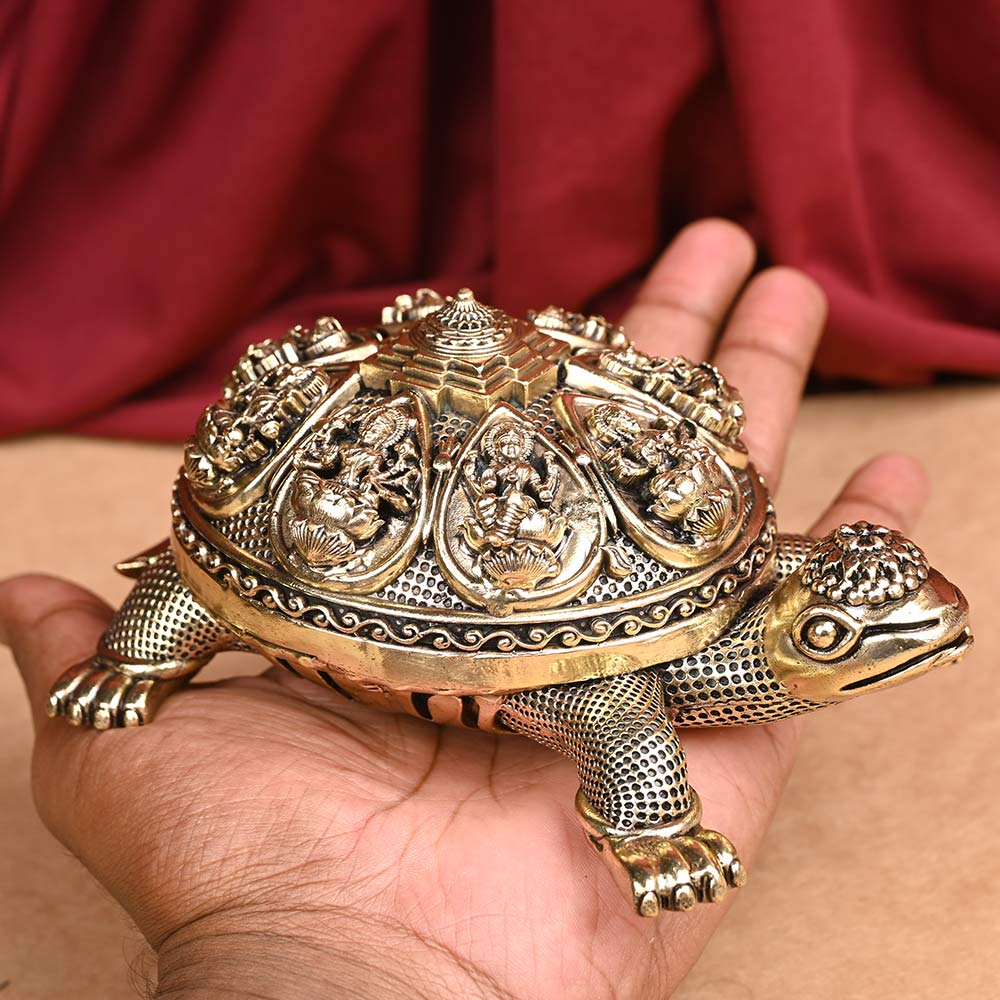 Asthalaxmi & Yantram on Vastu Kurma Ashtadhatu ldol